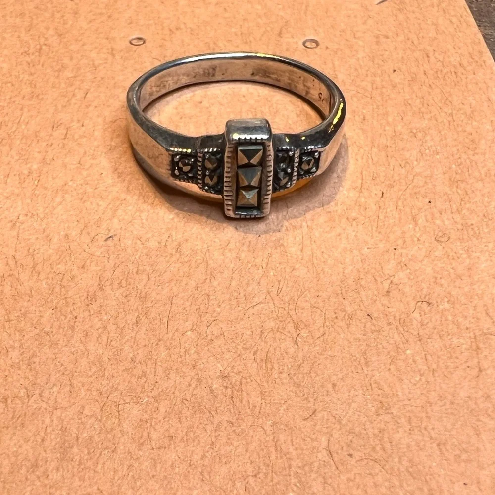 Sterling silver ring - Picture 1 of 5